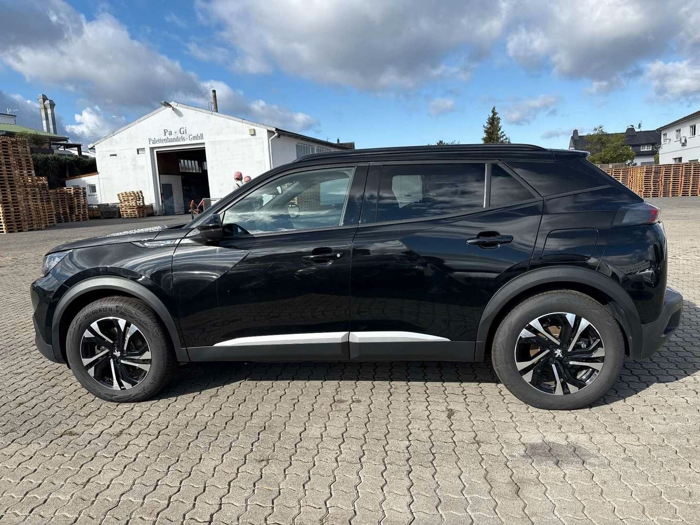 Fahrzeugabbildung Peugeot 2008 e- Allure Pack NAVI KAMERA 8-FACH SITZH. 1H
