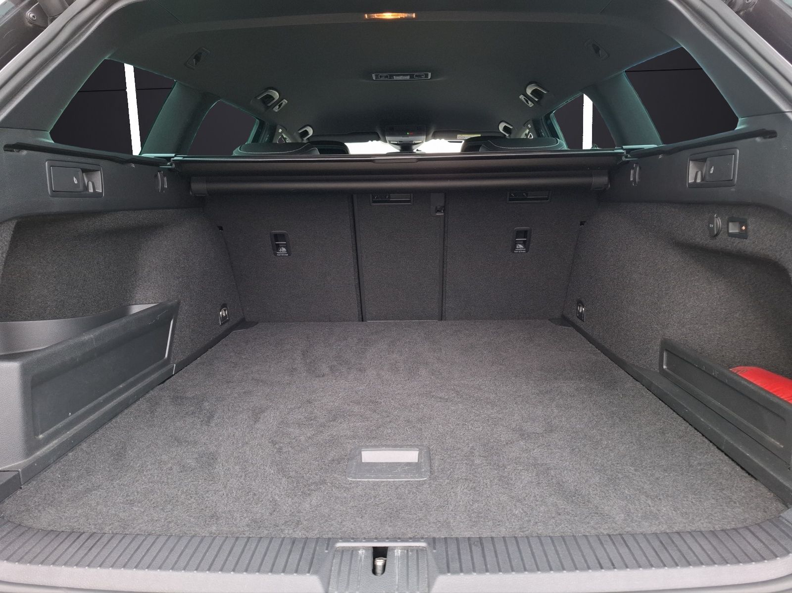 Fahrzeugabbildung Volkswagen Passat Variant GTE Standhzg Matrix AHK Leder ACC