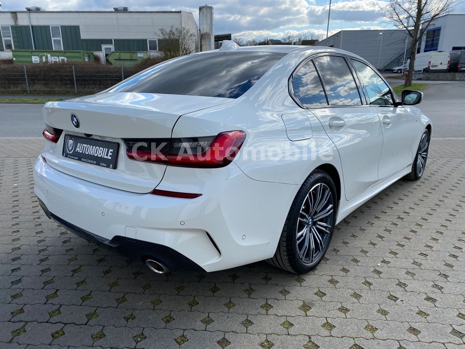 Fahrzeugabbildung BMW 320d Lim. M-Sport/Shadow-Line/Navi/Leder/LED/Kam