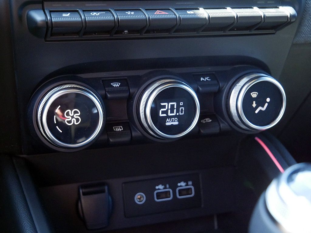 Fahrzeugabbildung Renault Clio Techno TCe 90 KLIMA PDC SHZ KAMERA NAVI LED