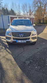 Mercedes-Benz ML 350 BlueTEC 4MATIC - - mit Diesel-Antrieb: Beige, Geländewagen