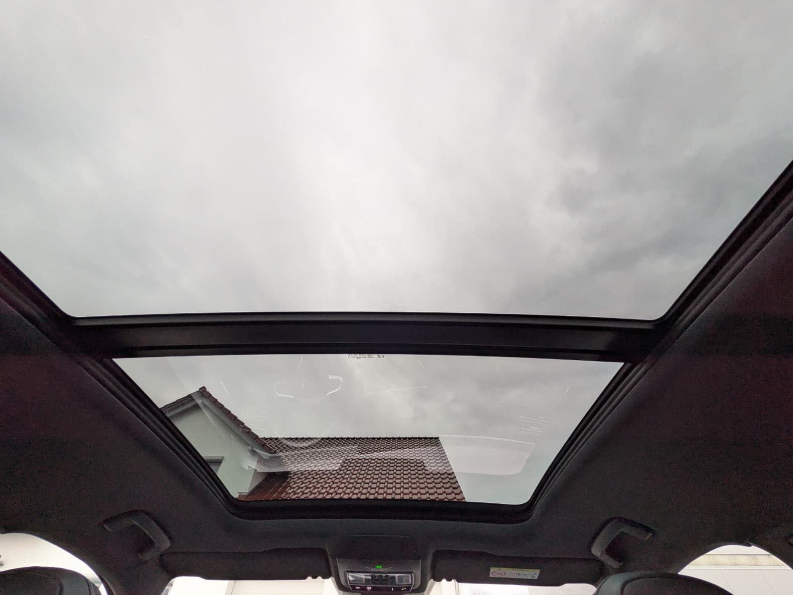 Fahrzeugabbildung Volkswagen Tiguan 2.0 TDI 4M R-Line PANO*H&K*AHK*MATRIX*20"