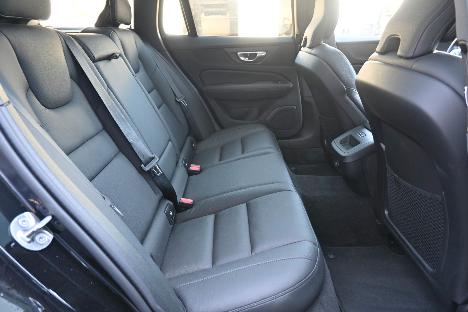 Fahrzeugabbildung Volvo V60 B4 DKG Plus Dark*HuD*PANO*360°*ACC
