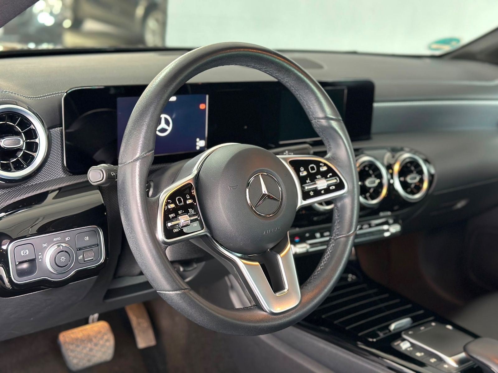 Mercedes-Benz CLA 200 d 8G-DCT 1.Hand Voll-Service EURO6 Leder foto 3