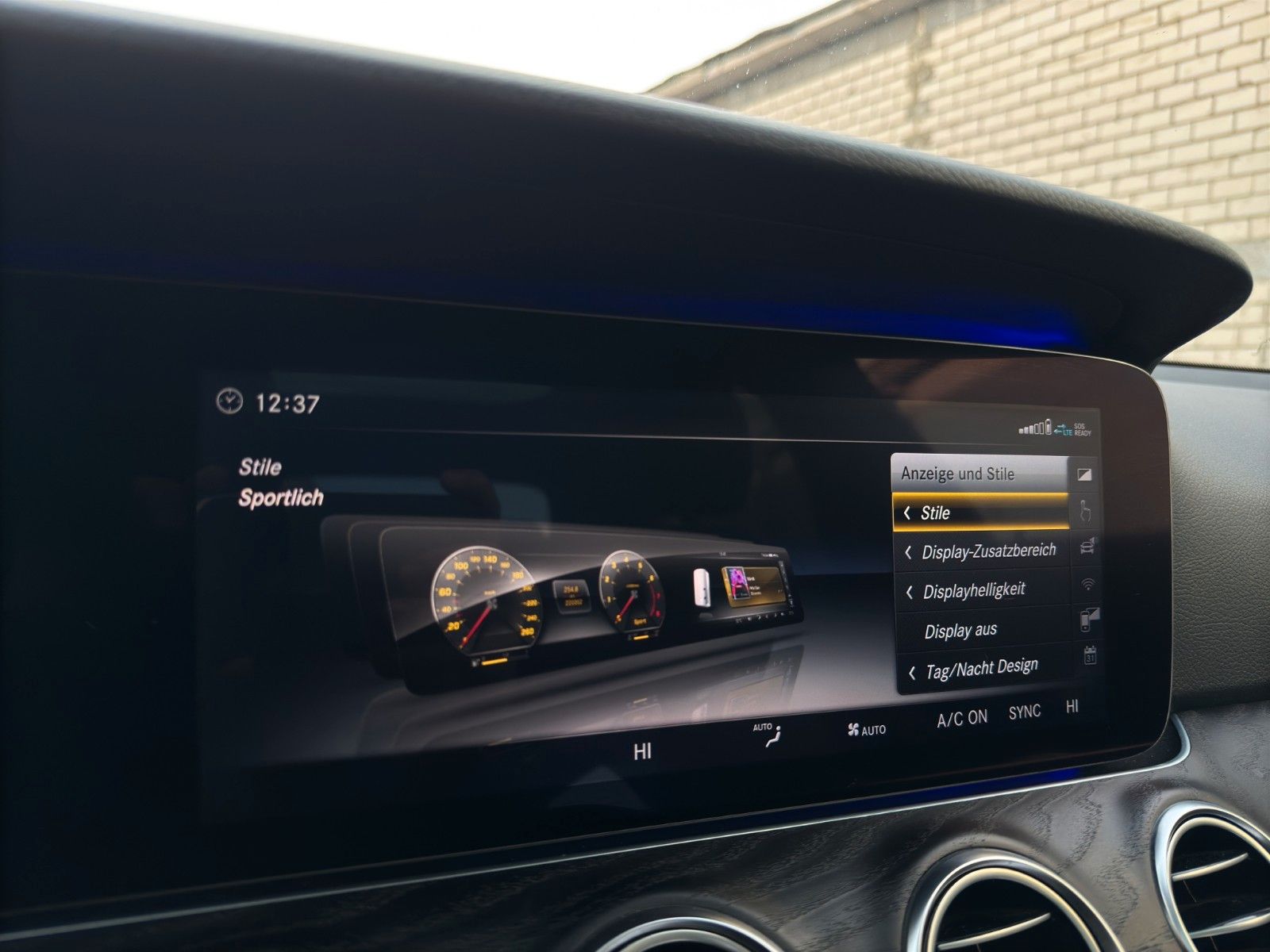 Fahrzeugabbildung Mercedes-Benz E 220d Lim. Pano/Widescreen/Kamera/MBeam