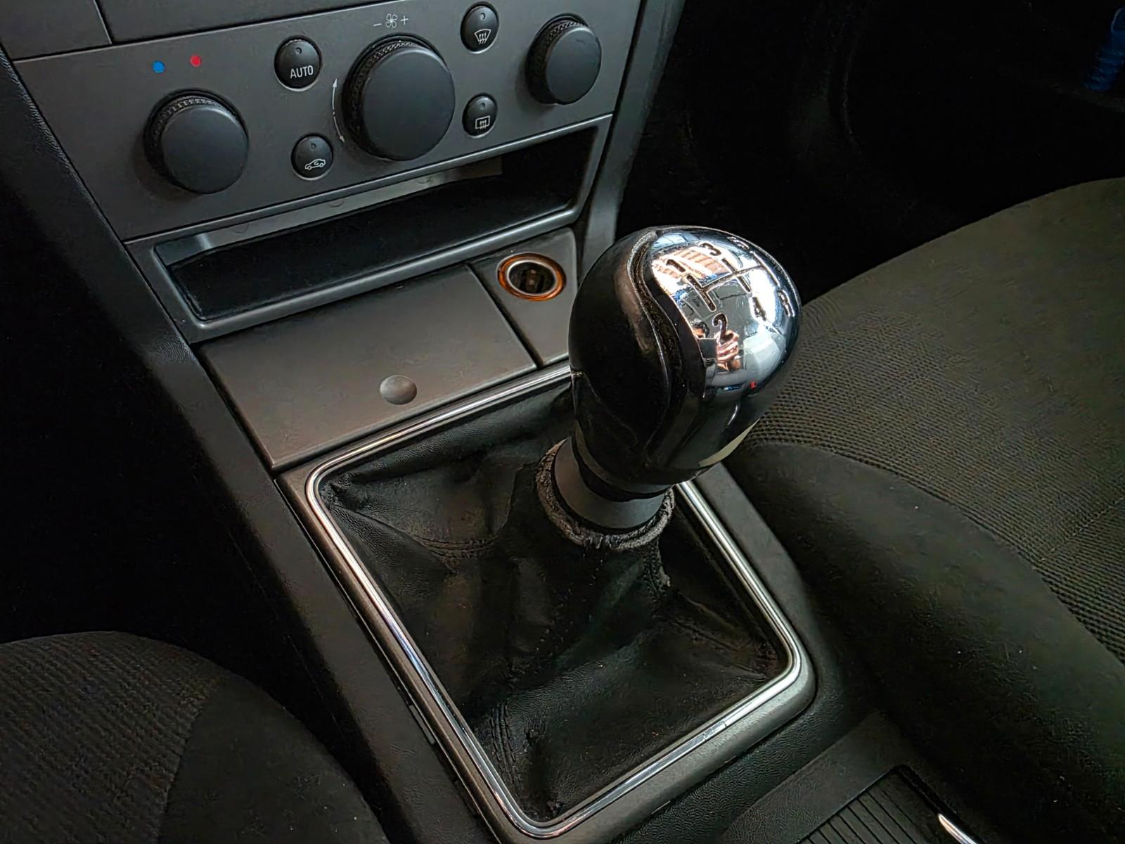 Opel Vectra 2004 — photo 16