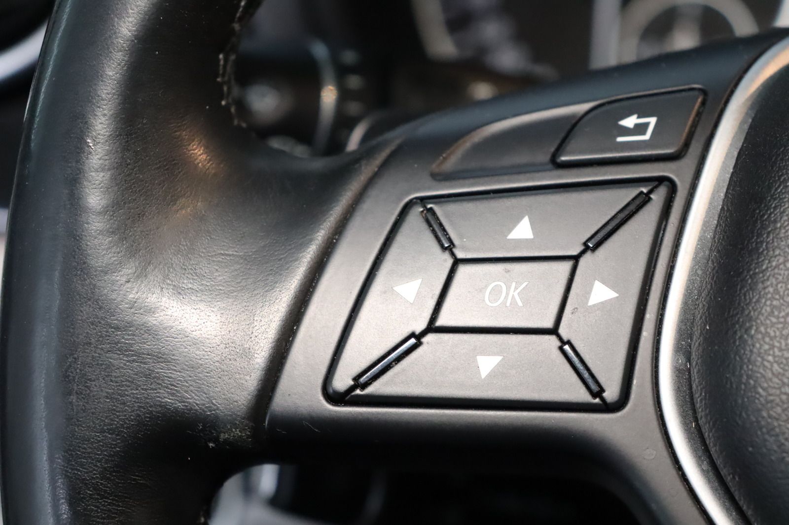 Fahrzeugabbildung Mercedes-Benz B 180 BlueEFFICIENCY * Bi-Xenon * Navi * SHZ *