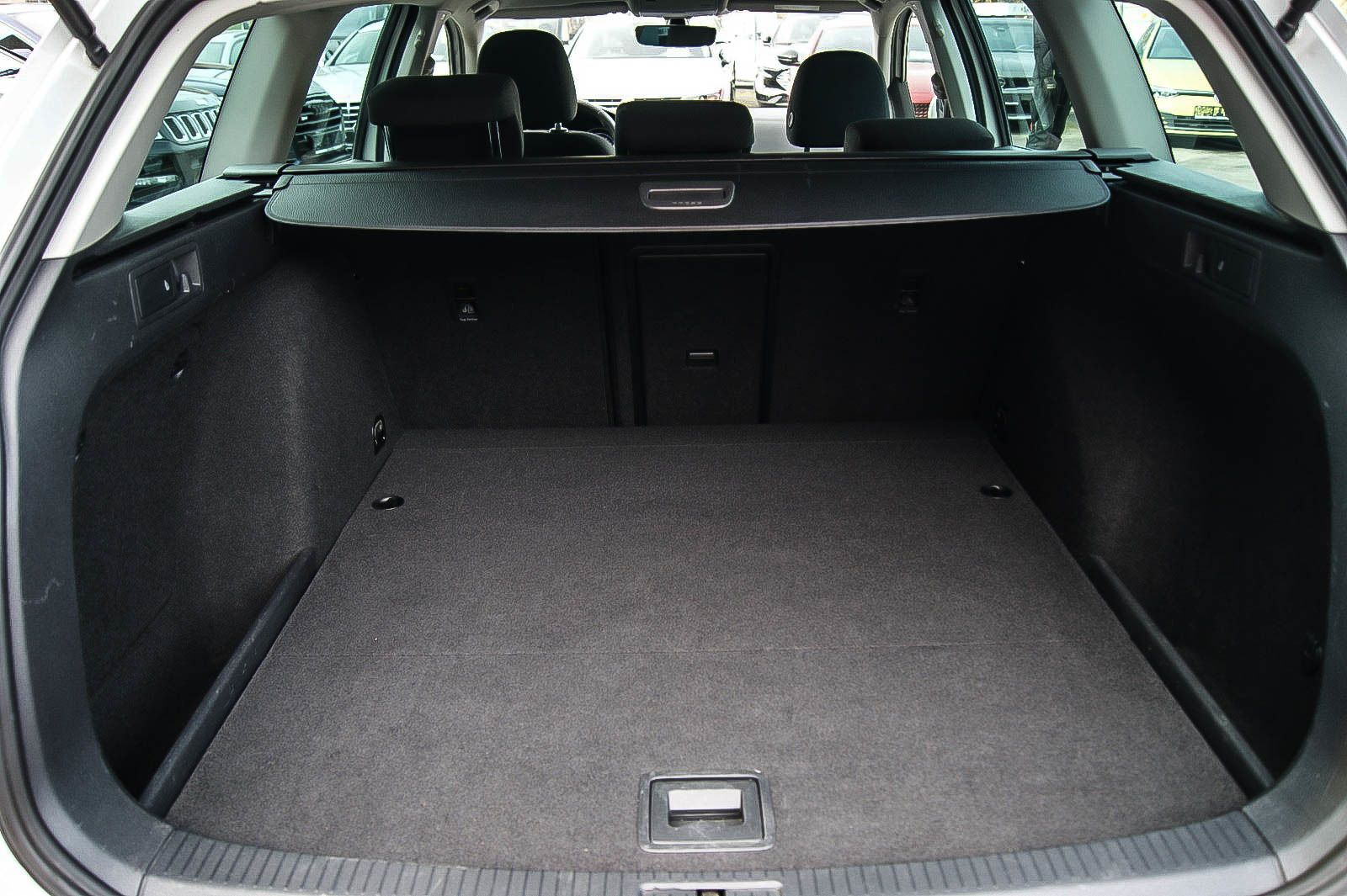 Fahrzeugabbildung Volkswagen Golf VII Variant 1.0TSI SOUND NAVIGATION ACC App