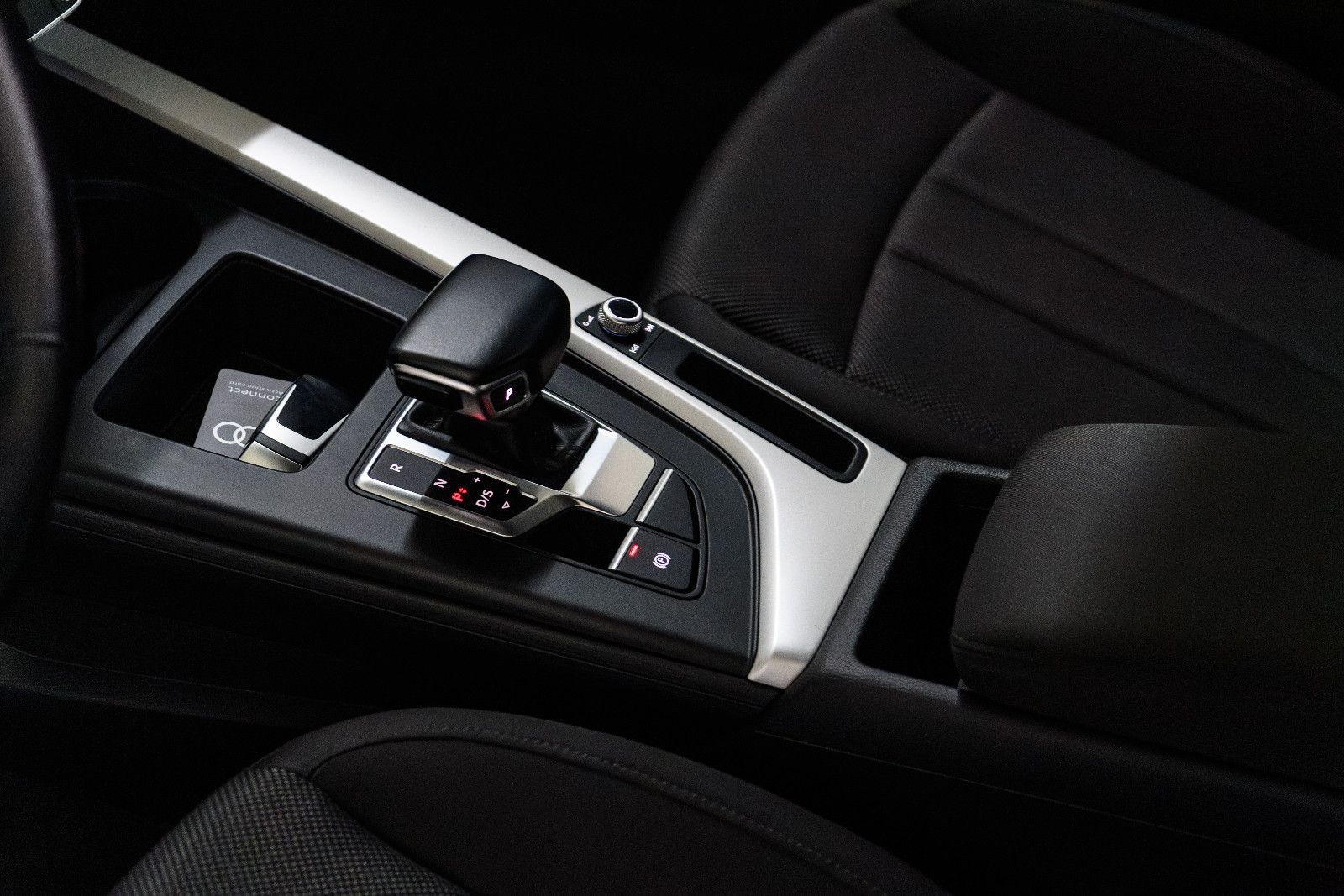 Fahrzeugabbildung Audi A4 35 TFSI S tronic advanced Avant LED/SZH/NAVI