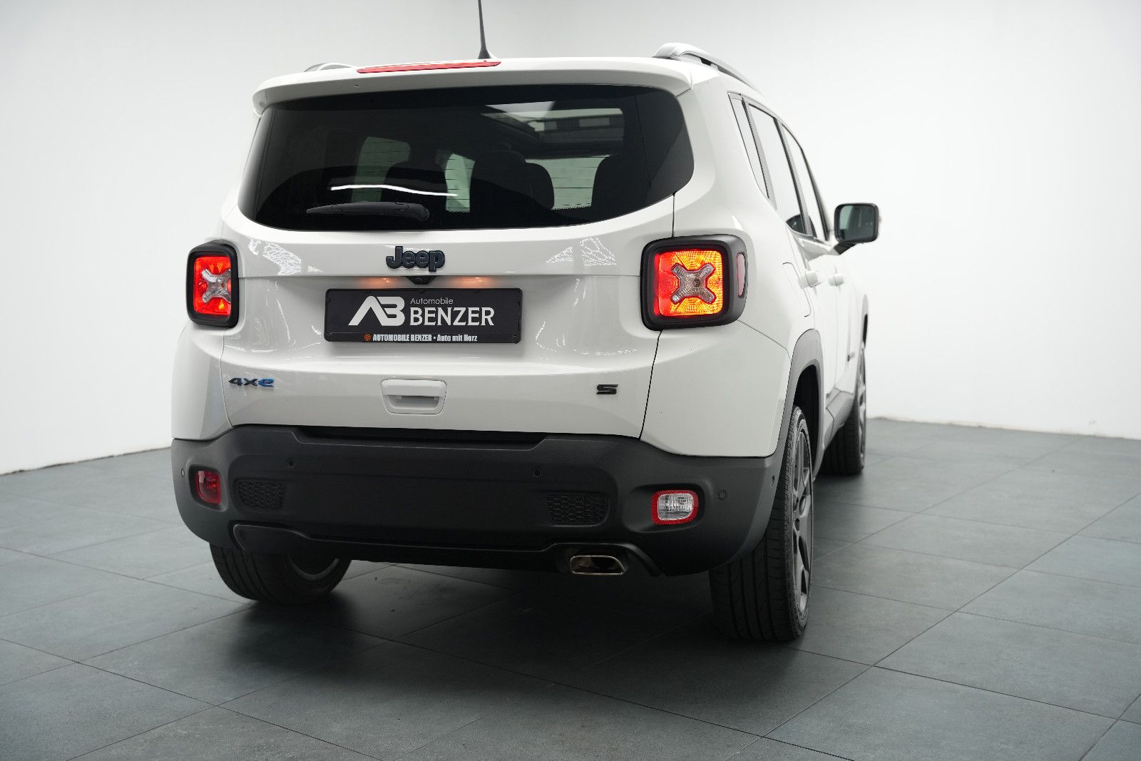 Fahrzeugabbildung Jeep Renegade S Plug-In-Hybrid 4xe *Panorama*Navi*SHZ