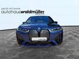 BMW iX xDrive50 Sportpaket - blaue BMW iX