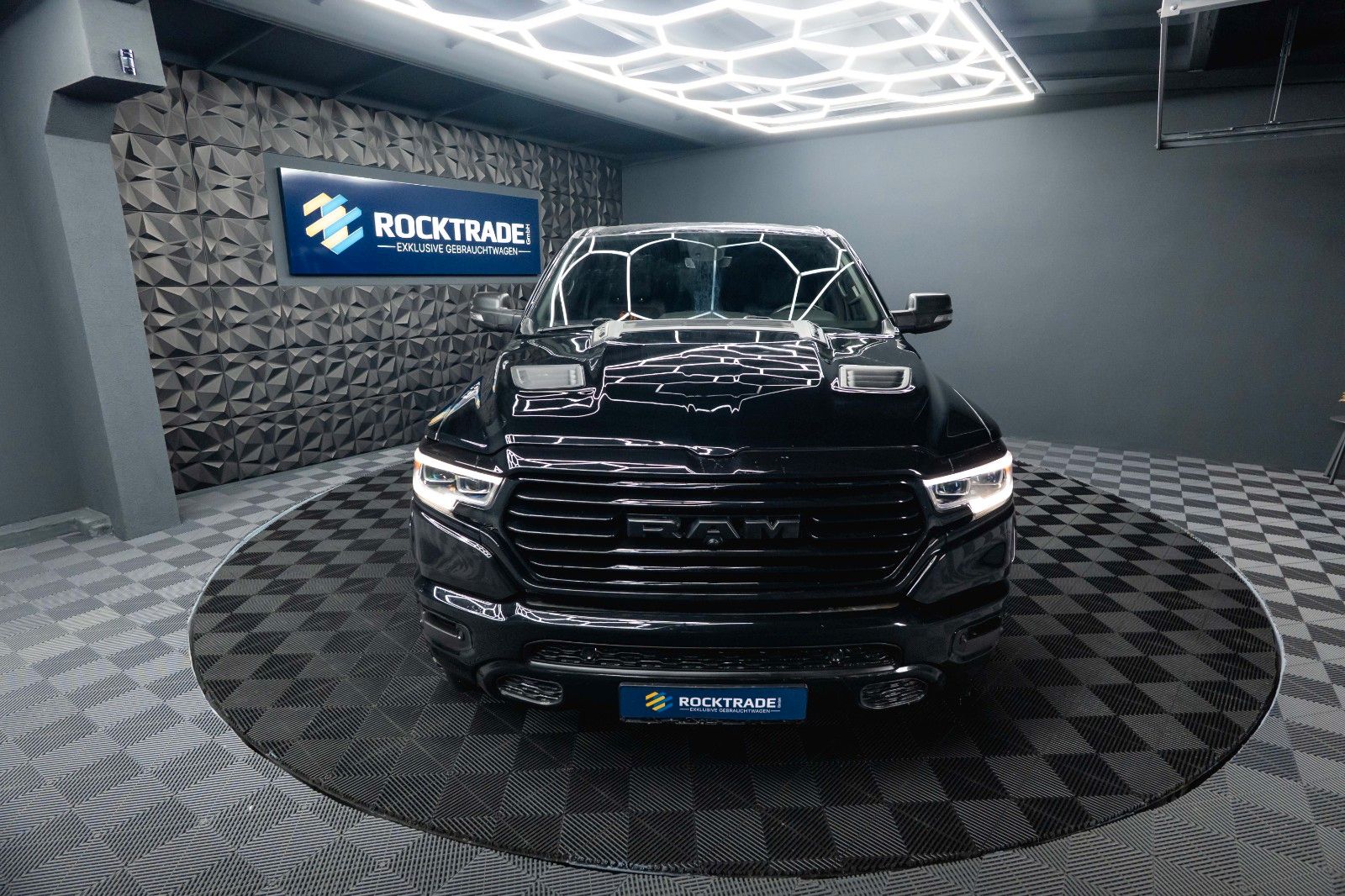 Fahrzeugabbildung Dodge RAM 5.7 V8 HEMI 4x4 OFFROAD Night Limited 19%