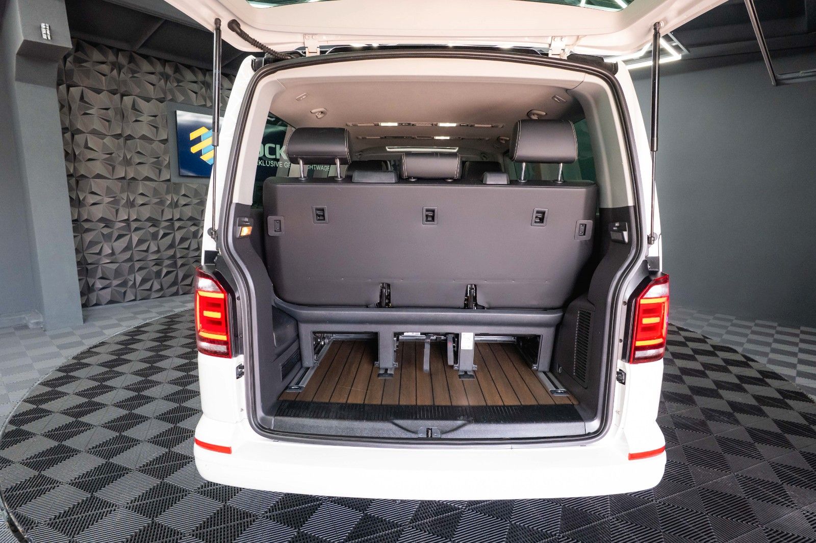 Fahrzeugabbildung Volkswagen T6 Multivan Edition 30 4Motion Sport *LED*Kamera