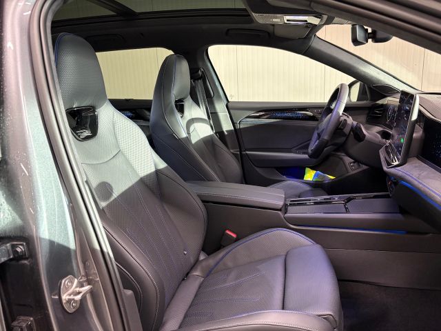 Passat Variant R-Line 1.5 TSI eHybrid DSG ACC PA