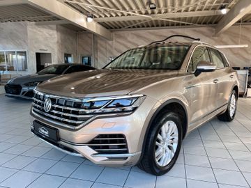 Volkswagen Touareg - 1