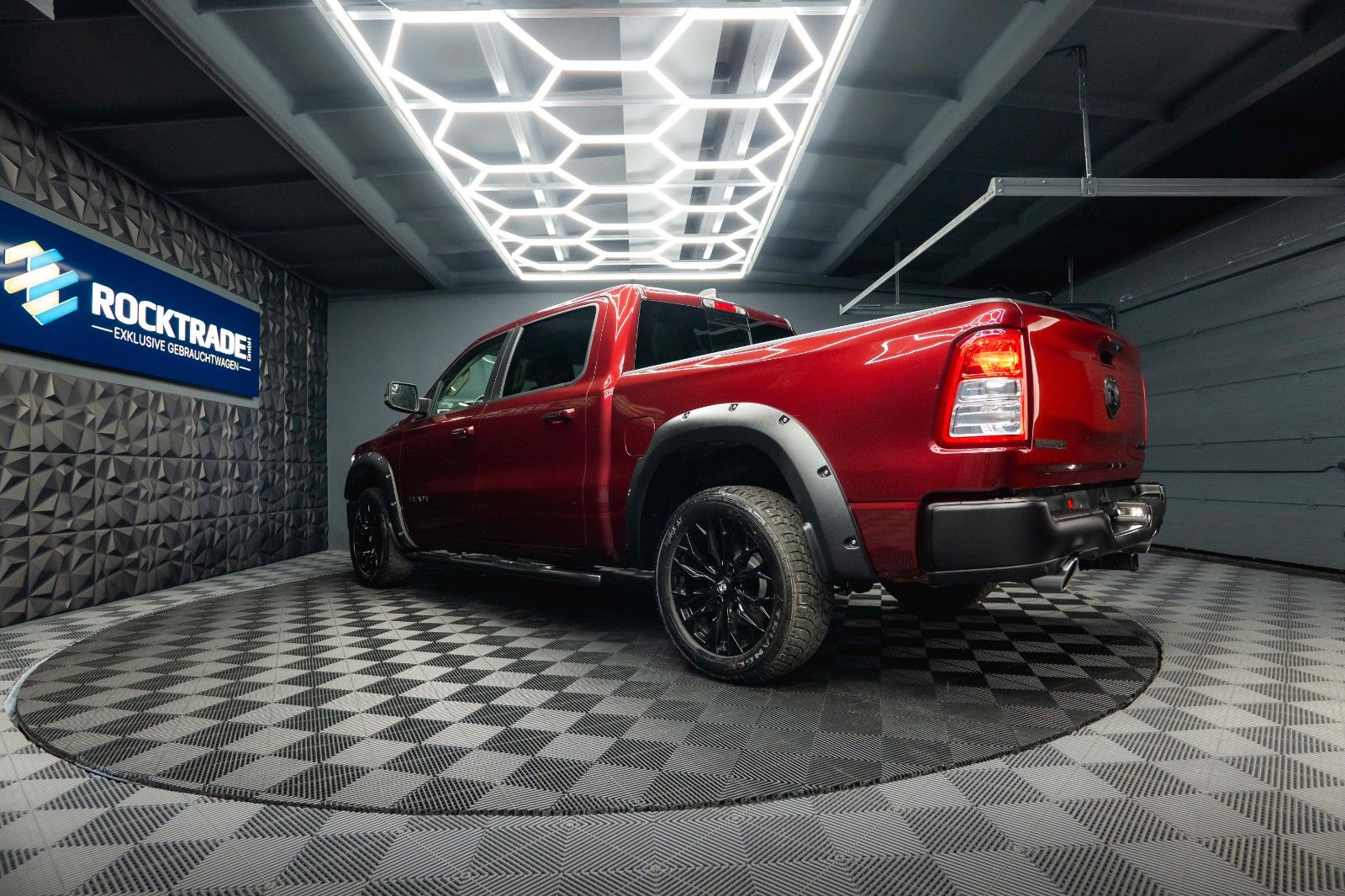 Fahrzeugabbildung Dodge RAM 5.7 V8 HEMI 4x4 OFFROAD Night-Paket *LED*19%