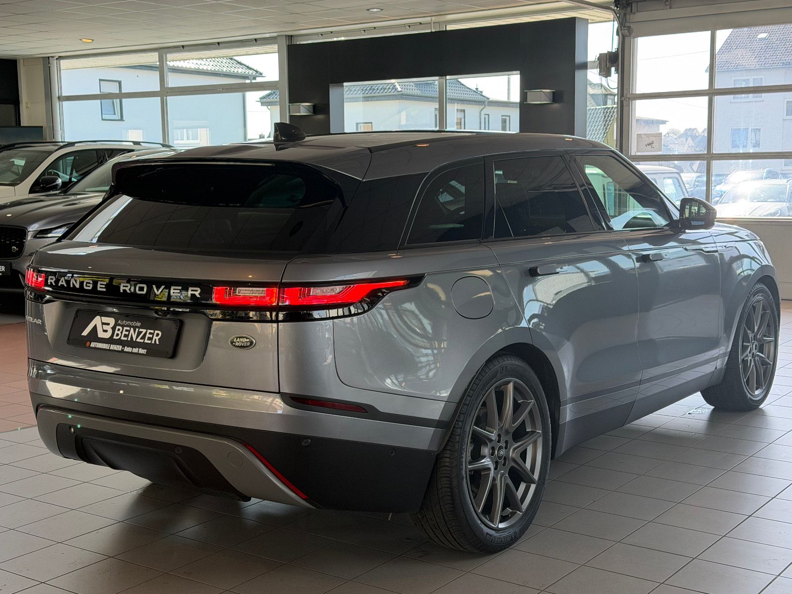 Fahrzeugabbildung Land Rover Range Rover Velar/360*KAM/LED/APPLE/LEDER/