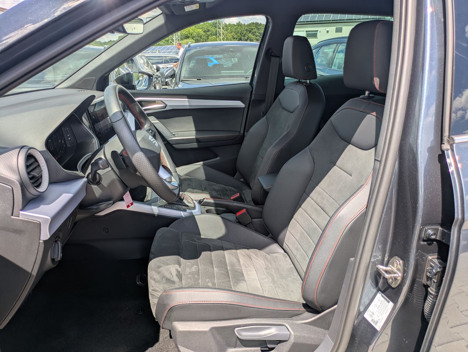 Fahrzeugabbildung SEAT Arona 1.5 TSI FR DSG AHK*ACC*LED*APP*DAB*KAMERA