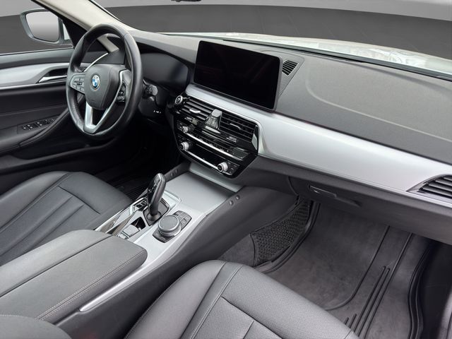 Fahrzeugabbildung BMW 530d Touring xDrive+LED+Kamera+Leder+DAB