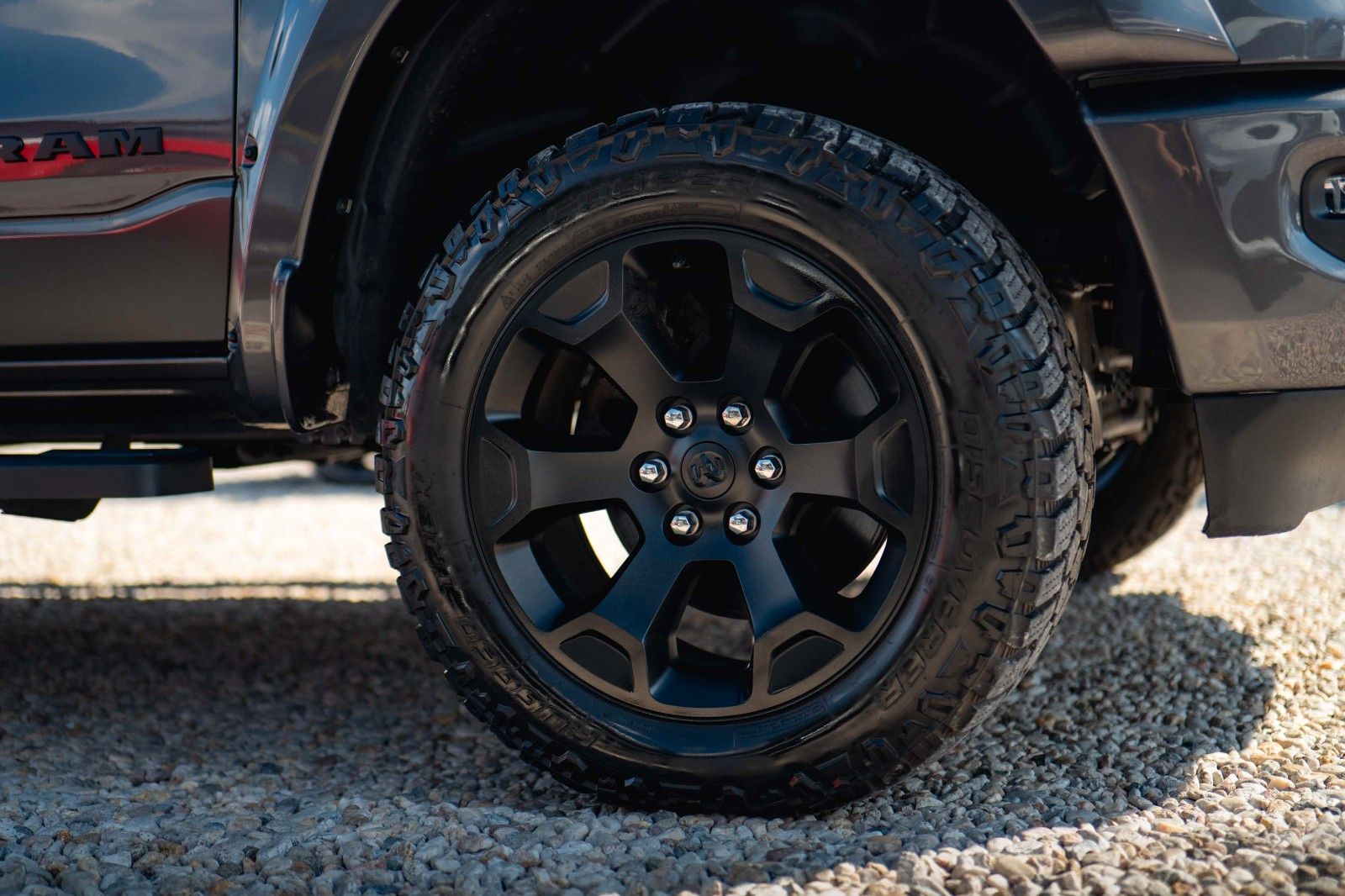 Fahrzeugabbildung Dodge RAM 5.7 V8 HEMI 4x4 OFFROAD LONGBED AXLE LOCK