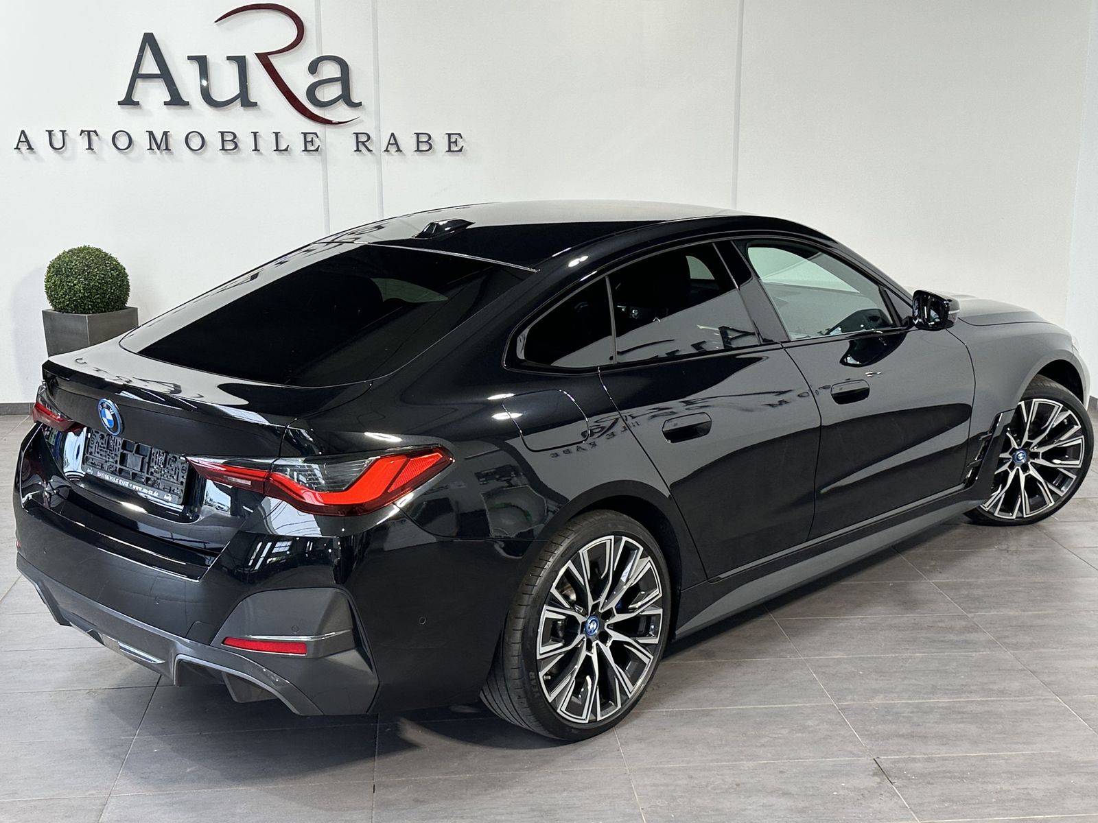 Fahrzeugabbildung BMW i4 40 eDrive M-Sport+NAV+LASER+ACC+360°CAM+AHK