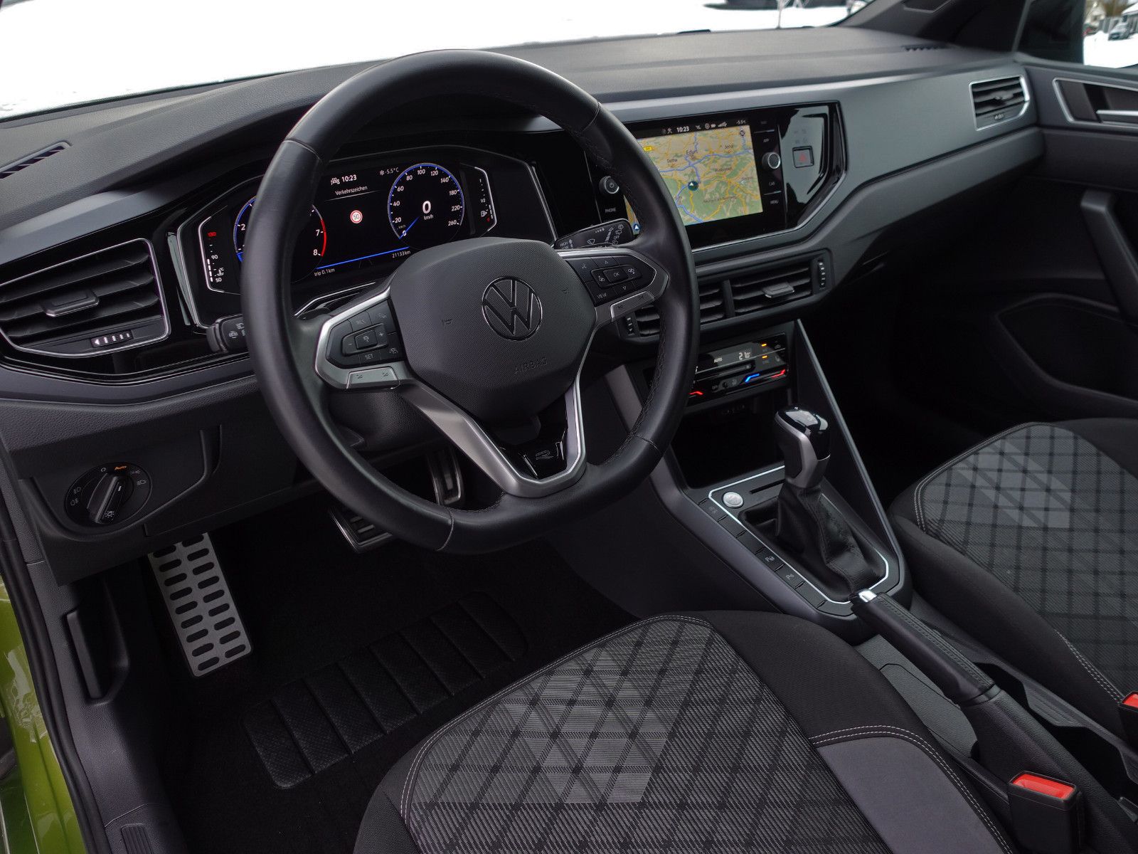 Fahrzeugabbildung Volkswagen Taigo 1.5 TSI DSG R-Line Black Style AHK Assist