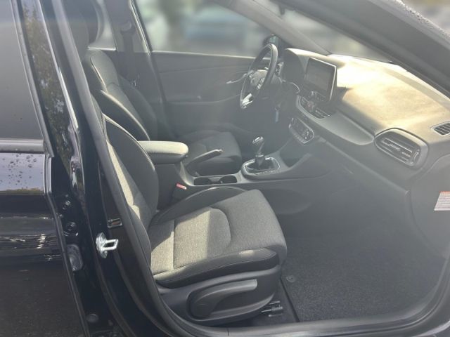 Fahrzeugabbildung Hyundai i30 Trend Mild-Hybrid 1.5 T-GDI EU6d Navi Apple