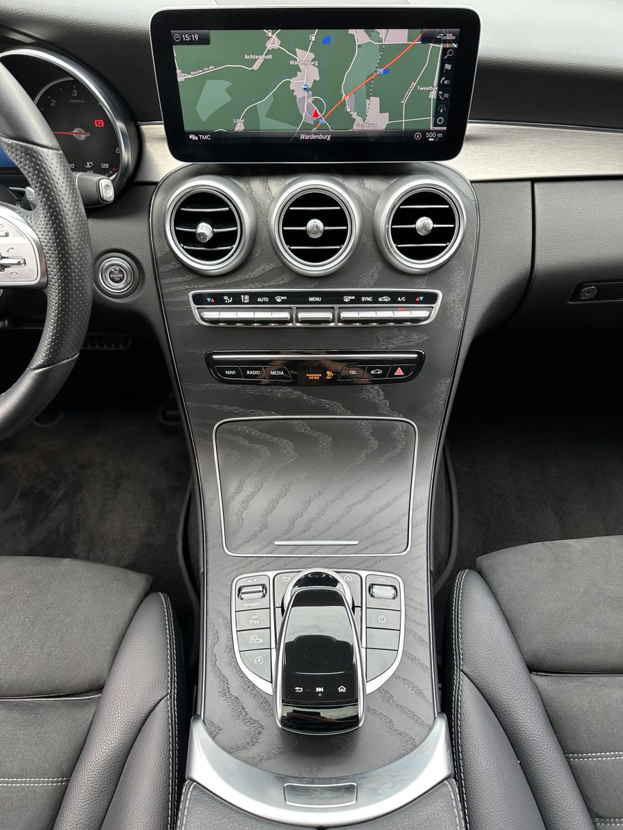Fahrzeugabbildung Mercedes-Benz C 220d AMG-Line NAV+LED+AHK+PANO+19ZO+DISTRONIC
