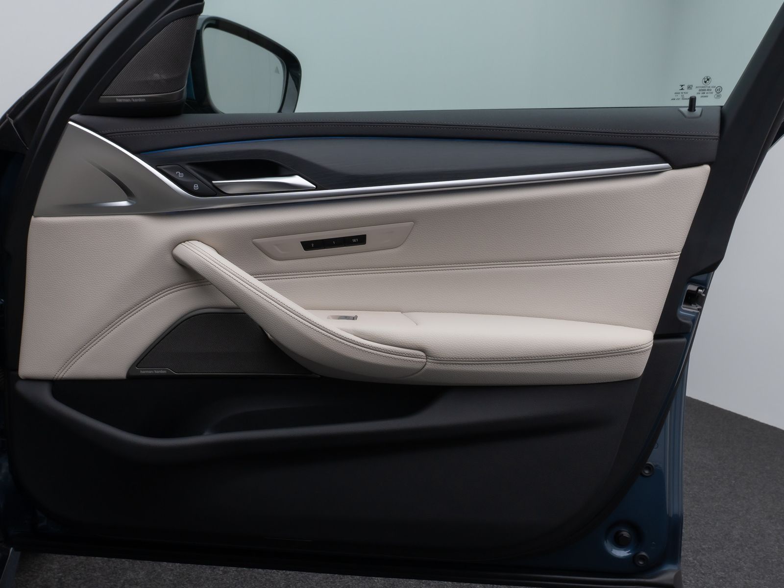 Fahrzeugabbildung BMW 530e M Sport Kamera Laser HUD DAB H/K Alarm 19"
