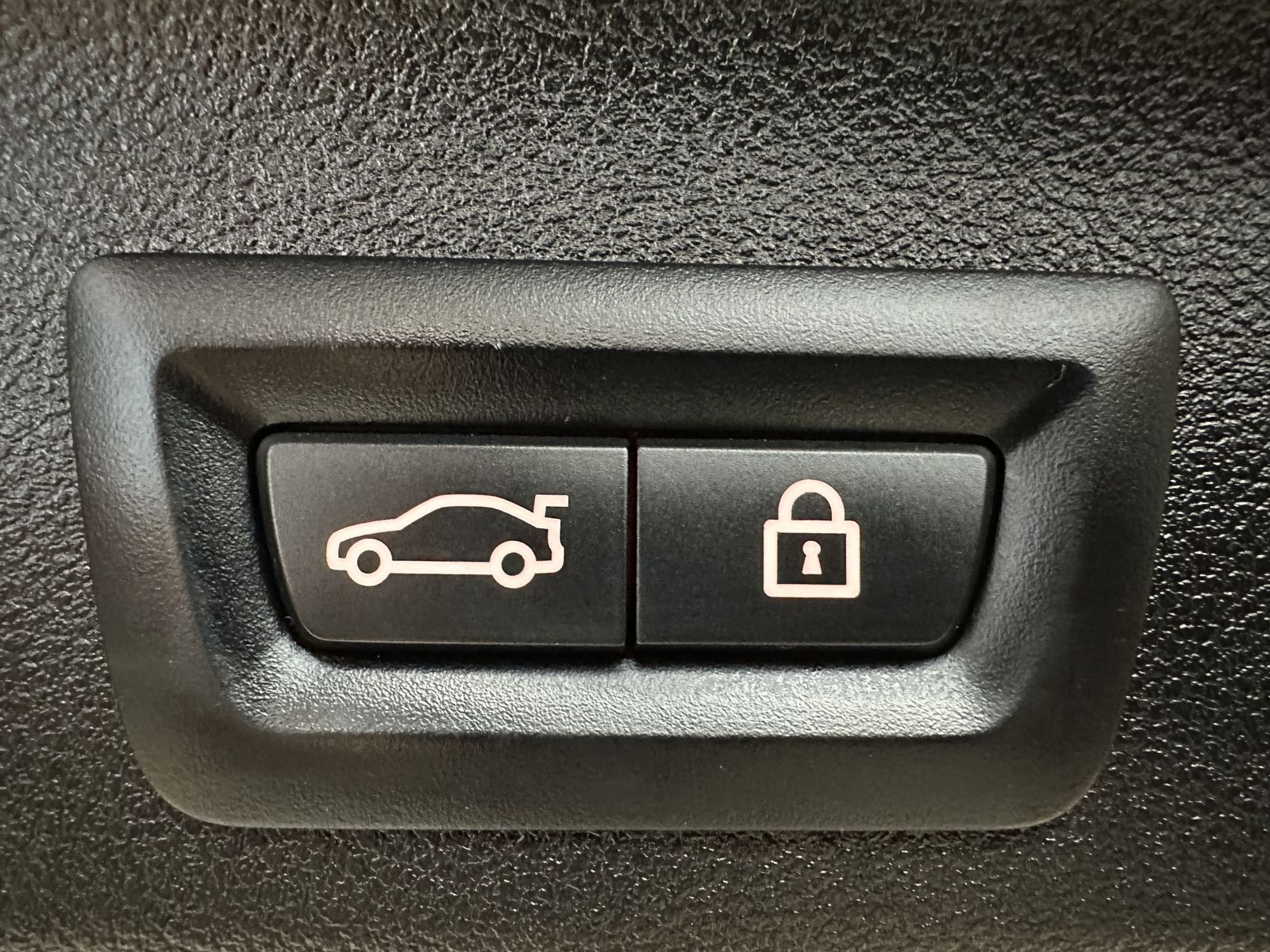 Fahrzeugabbildung BMW 520d Touring xDrive M-Sport NAV+LED+HEAD-UP+KAM