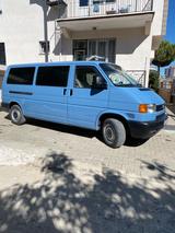 Volkswagen T4 California - blaue Volkswagen T4 California