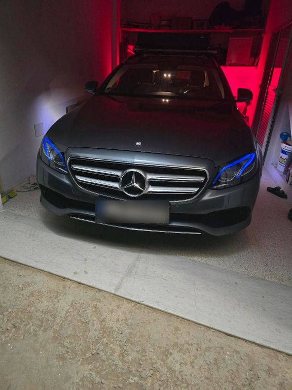 Image of Mercedes-Benz E 200