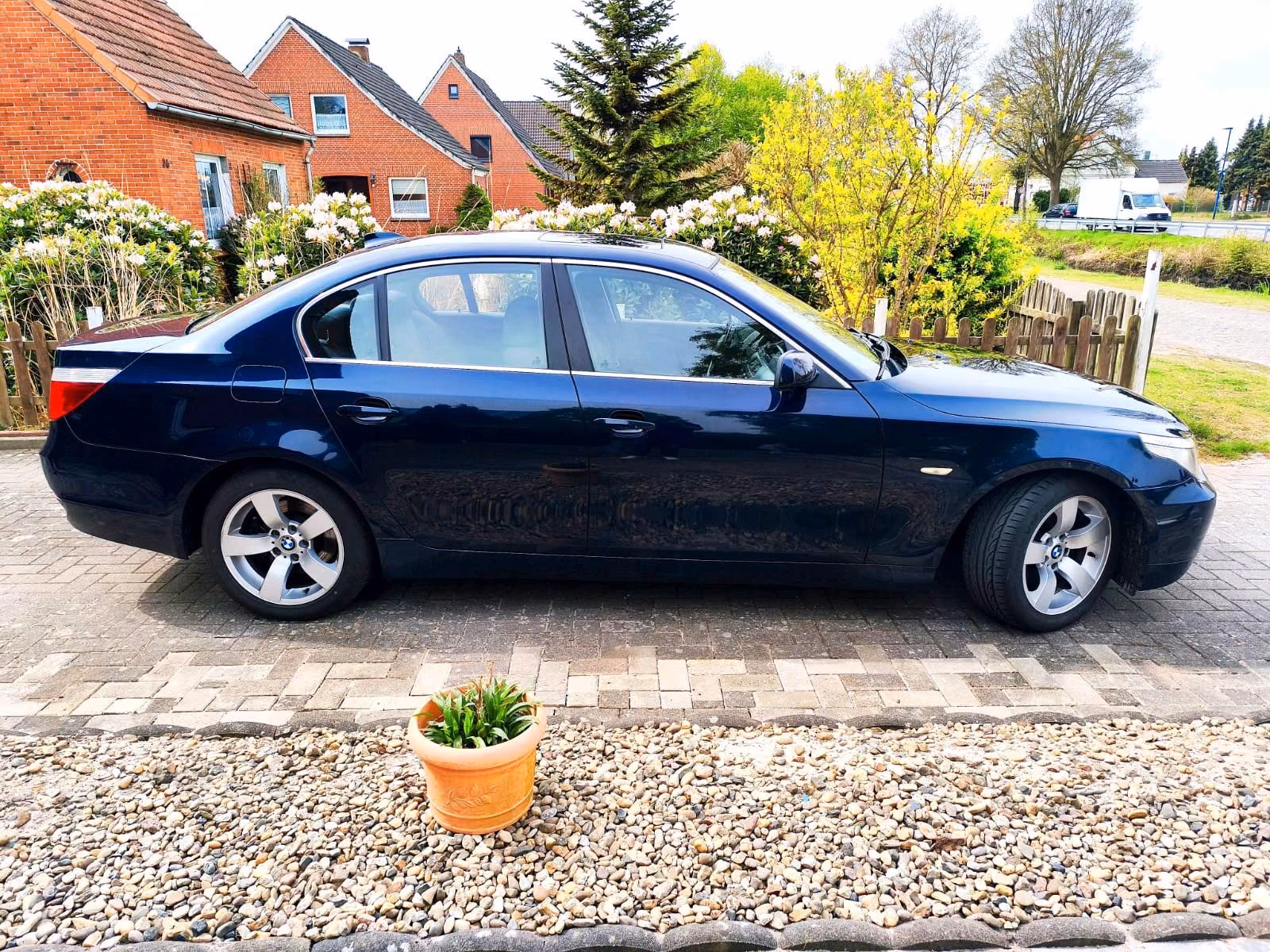 BMW 525