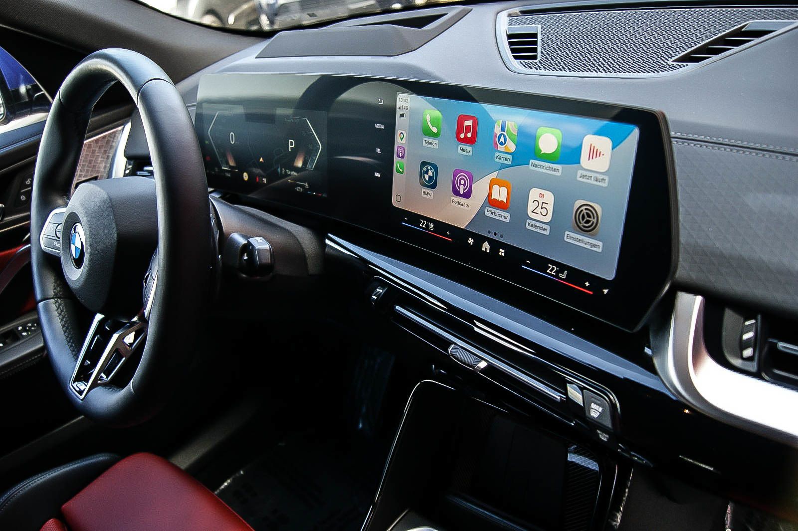 Fahrzeugabbildung BMW X2 20 i sDrive M Sport Pro IconicGlow Coral Rot