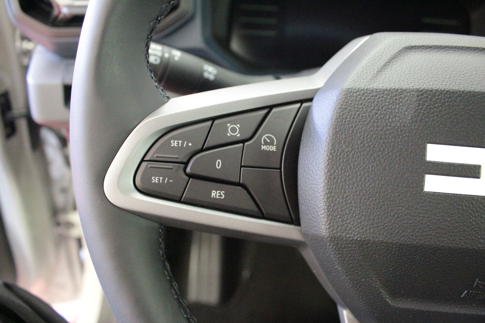 Fahrzeugabbildung Dacia Duster hybrid 140 Expression *Winterpaket*