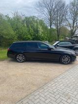 Mercedes-Benz E 300 d T Autom. - - Mercedes-Benz E 300: Von Privat