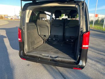 Mercedes V 220 - 9