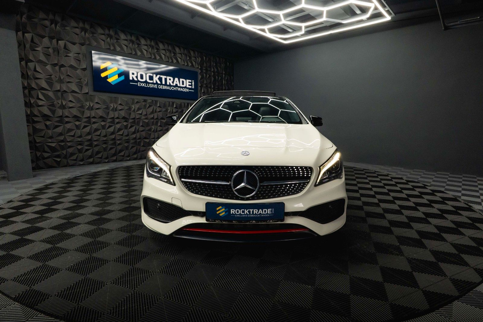 Fahrzeugabbildung Mercedes-Benz CLA 250 Shooting Brake 4Matic AMG Night Pano LED