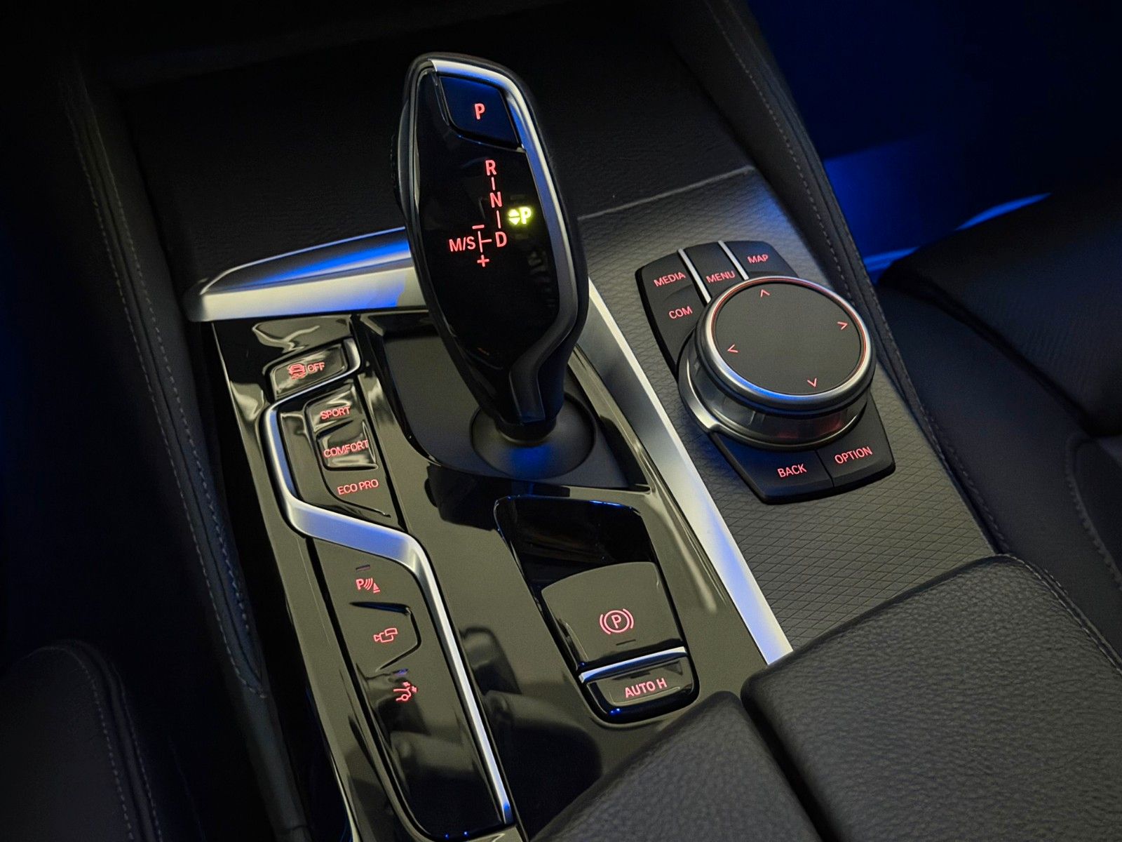 Fahrzeugabbildung BMW 630d GT xDrive M SPORT/LASER/HuD/PANO/AHK/STHZ