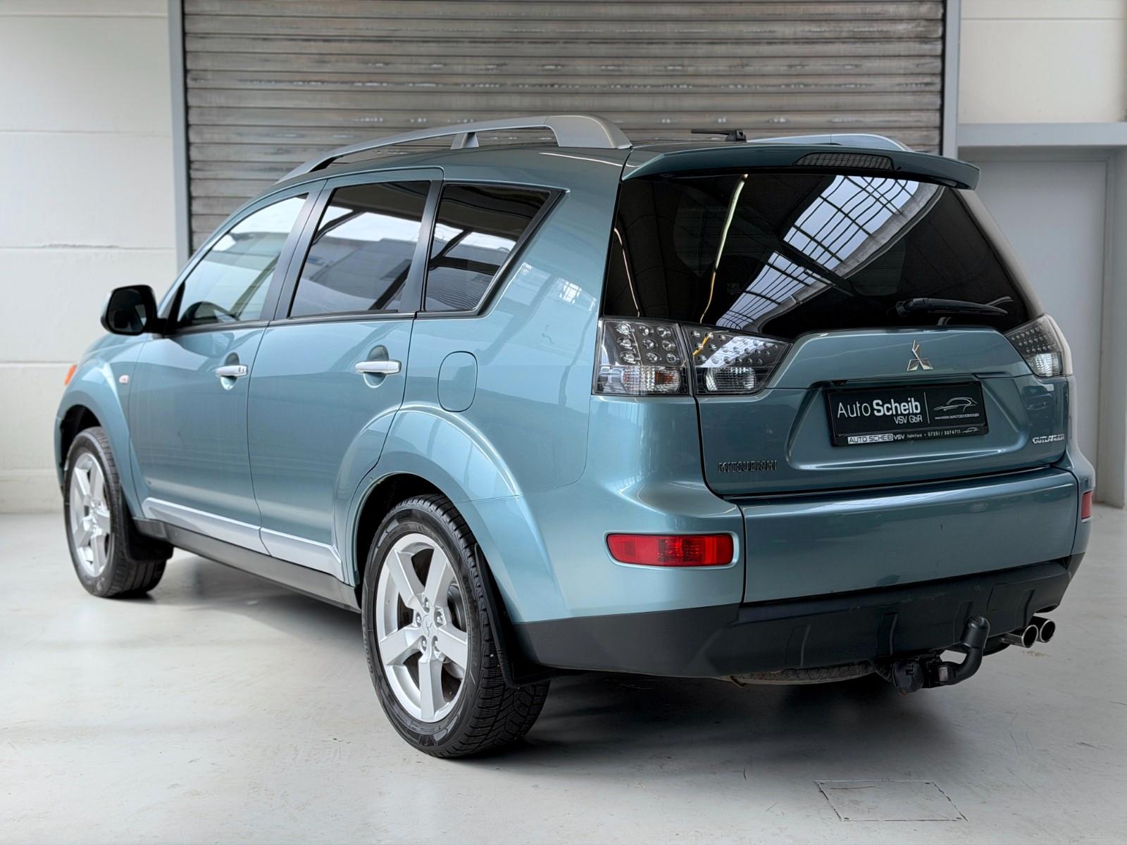 Mitsubishi Outlander 2.2 DI-D 156 ch • 4WD • 7 places • Cuir • Toit ouvrant • Caméra