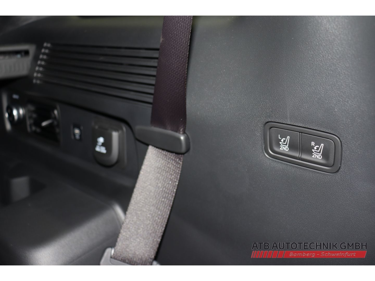 Fahrzeugabbildung Hyundai SANTA FE Blackline MY26 1.6 T-GDi PHEV 4WD HUD N