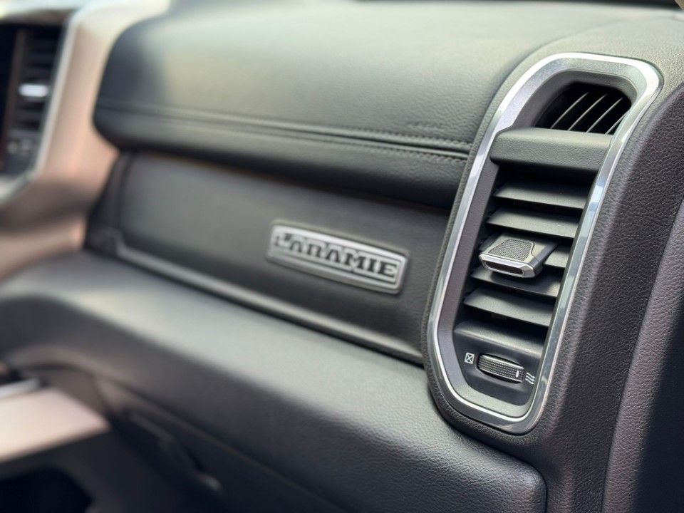 Fahrzeugabbildung Dodge RAM1500 CrewCab Laramie 5.7 HEMI 4x4 Pano