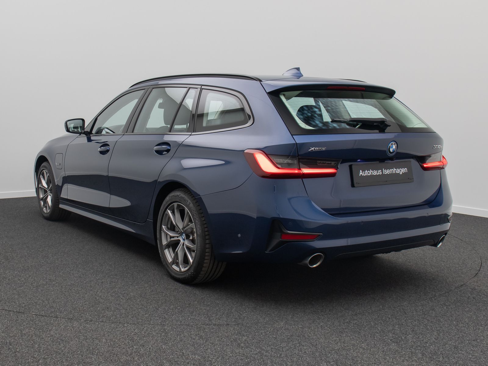 Fahrzeugabbildung BMW 330e xD Sport Line ACC Kamera DAB AHK Panorama