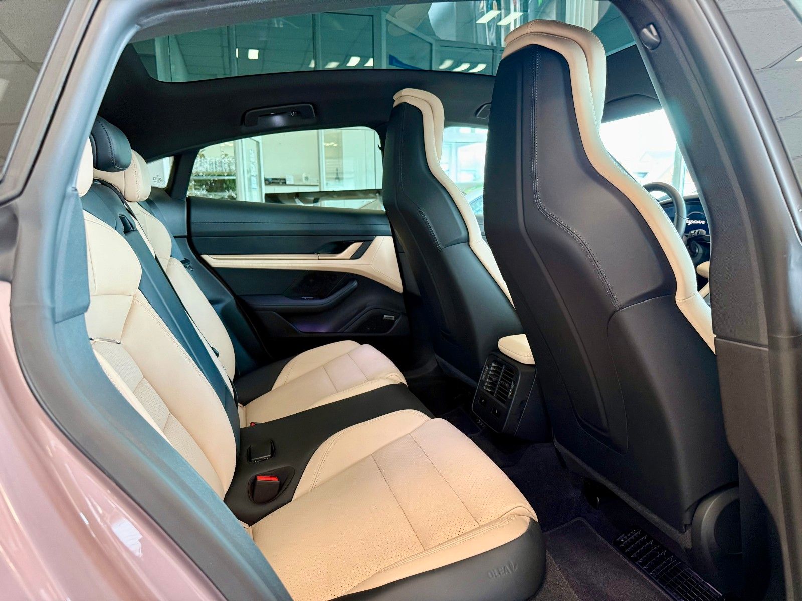 Fahrzeugabbildung Porsche Taycan Performance/HeadUP/Panorama/APPROVED