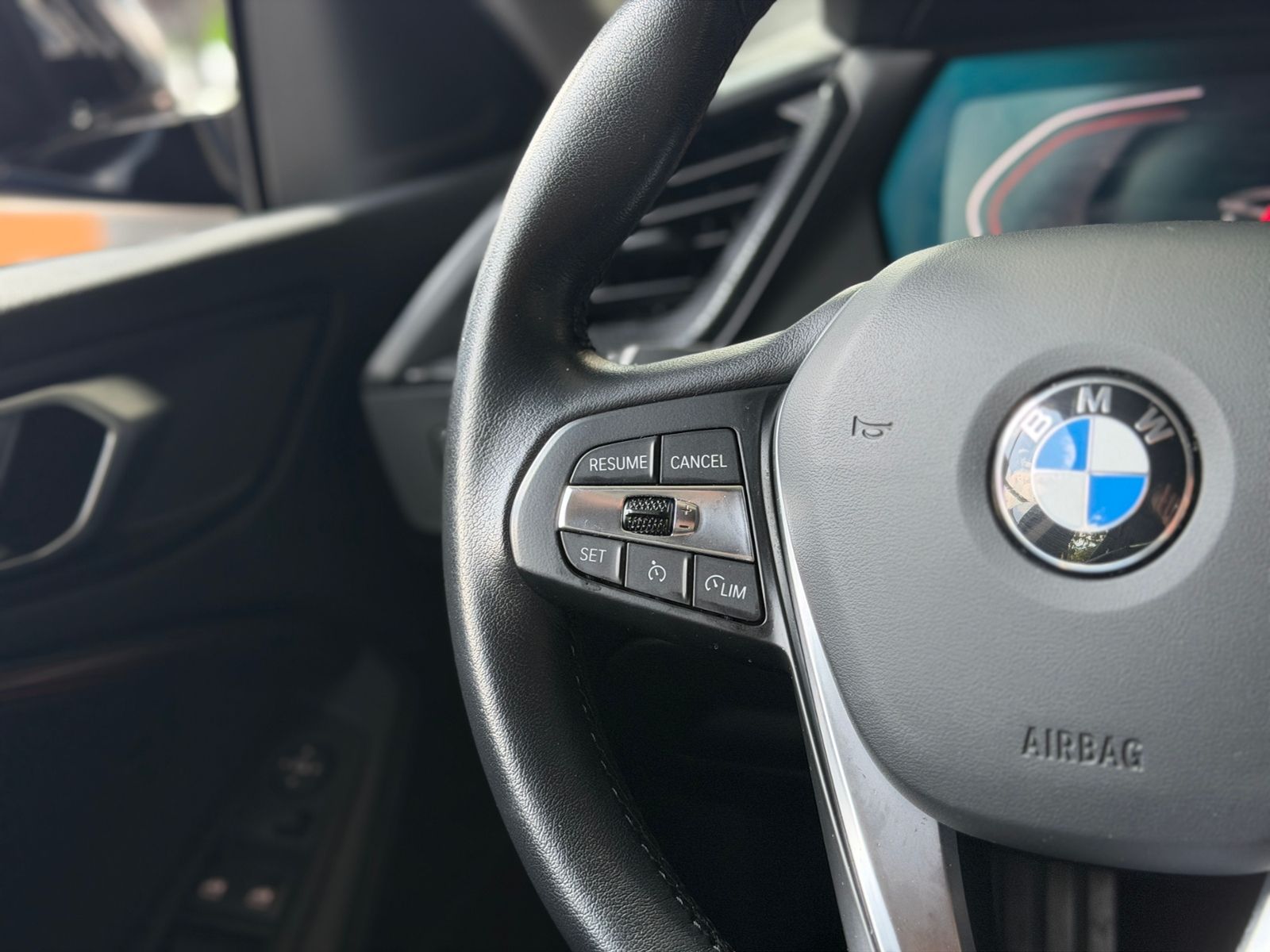Fahrzeugabbildung BMW 218i Gran Coupe Luxury Line Shadow LED NAV SHZ