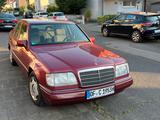 Mercedes-Benz 220 - Mercedes-Benz 220 aus 1994