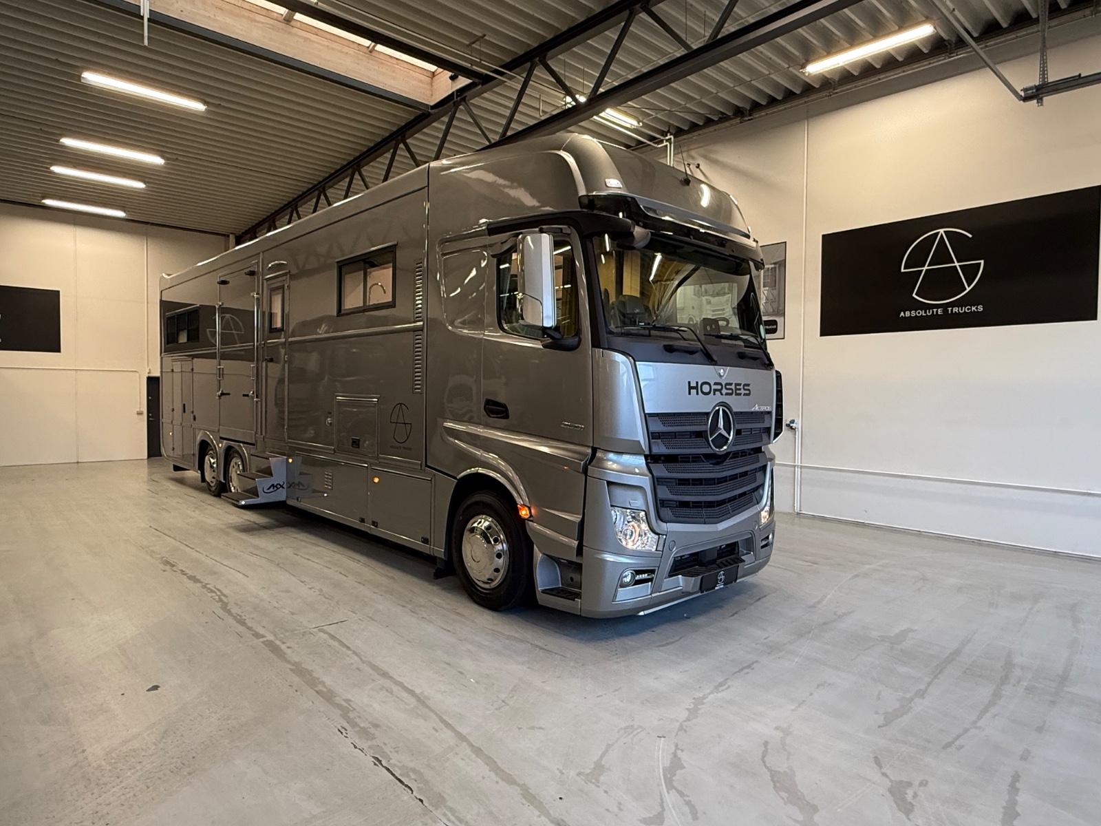 Mercedes-Benz ACTROS GIGASPACE AKX 7 HORSES POP-OUT