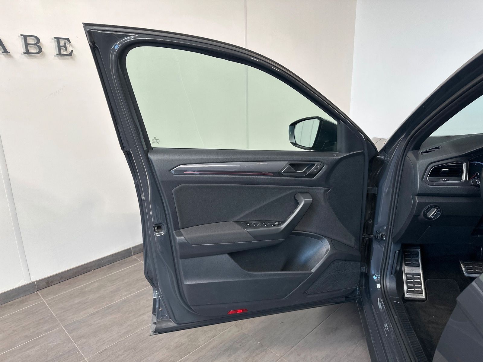 Fahrzeugabbildung Volkswagen T-Roc 2.0 TDI DSG Sport NAV+STHZG+KAM+SHZ+PDC