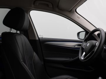 Fahrzeugabbildung BMW 520d Luxury Line Kamera HUD DAB AHK Alarm 19Zoll