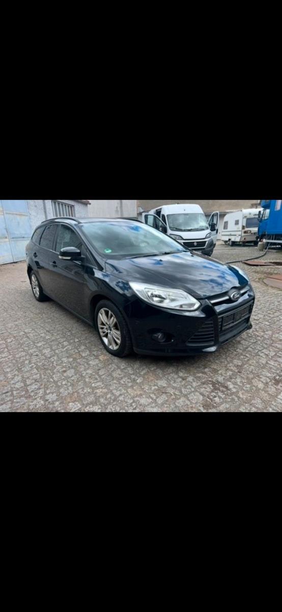 Ford Focus 2012 — interior